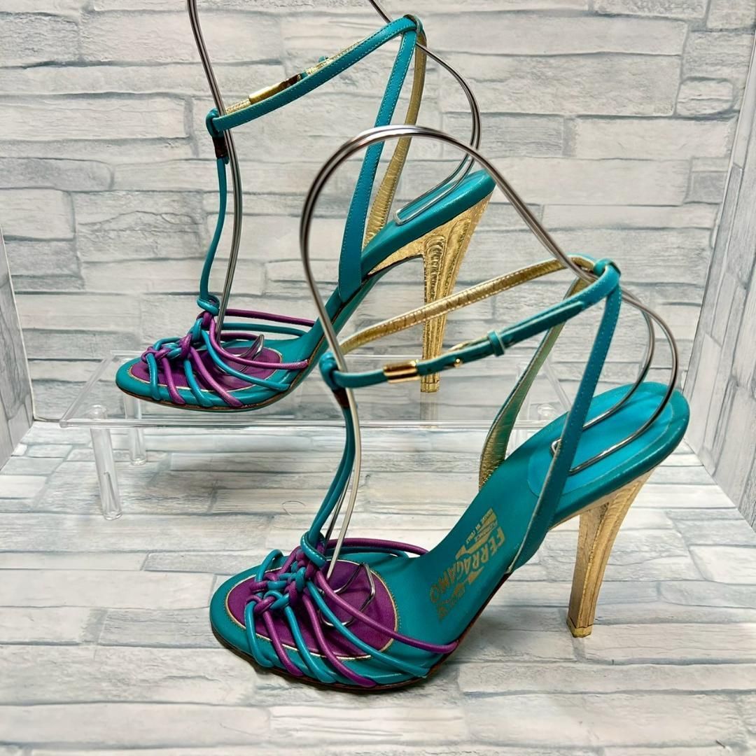 ギフトに最適。 Salvatore Ferragamo Tストラップ ハイヒール 7 1 2 24.5㎝