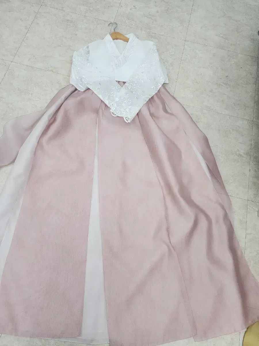 スプリットスカート バッチ です