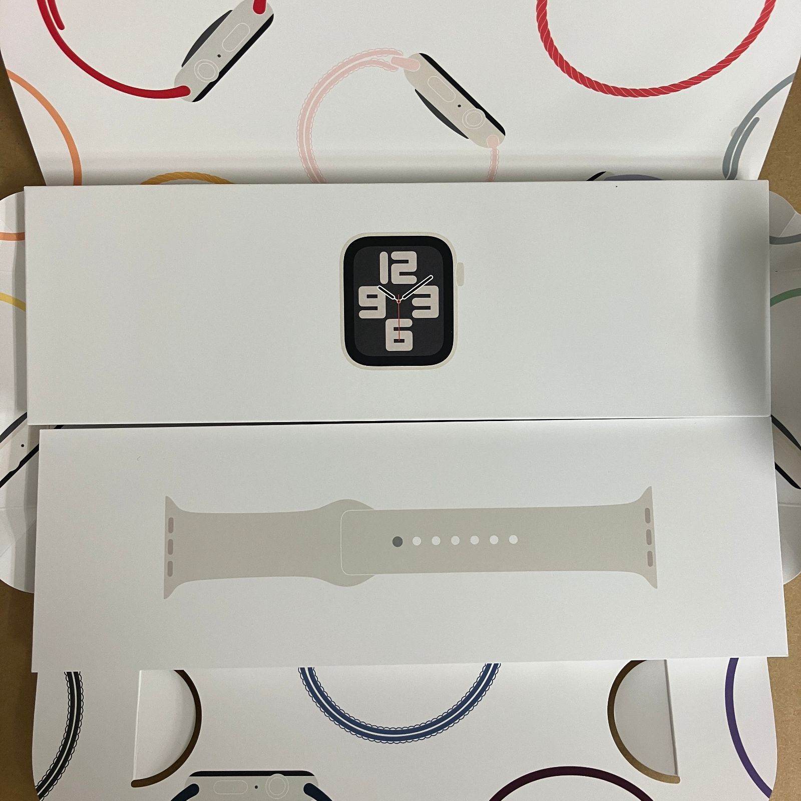 KZ-0396 未開封 Apple Watch SE GPSモデル - 44mmスターライトアルミニウムケースとスターライトスポーツバンド - S|M