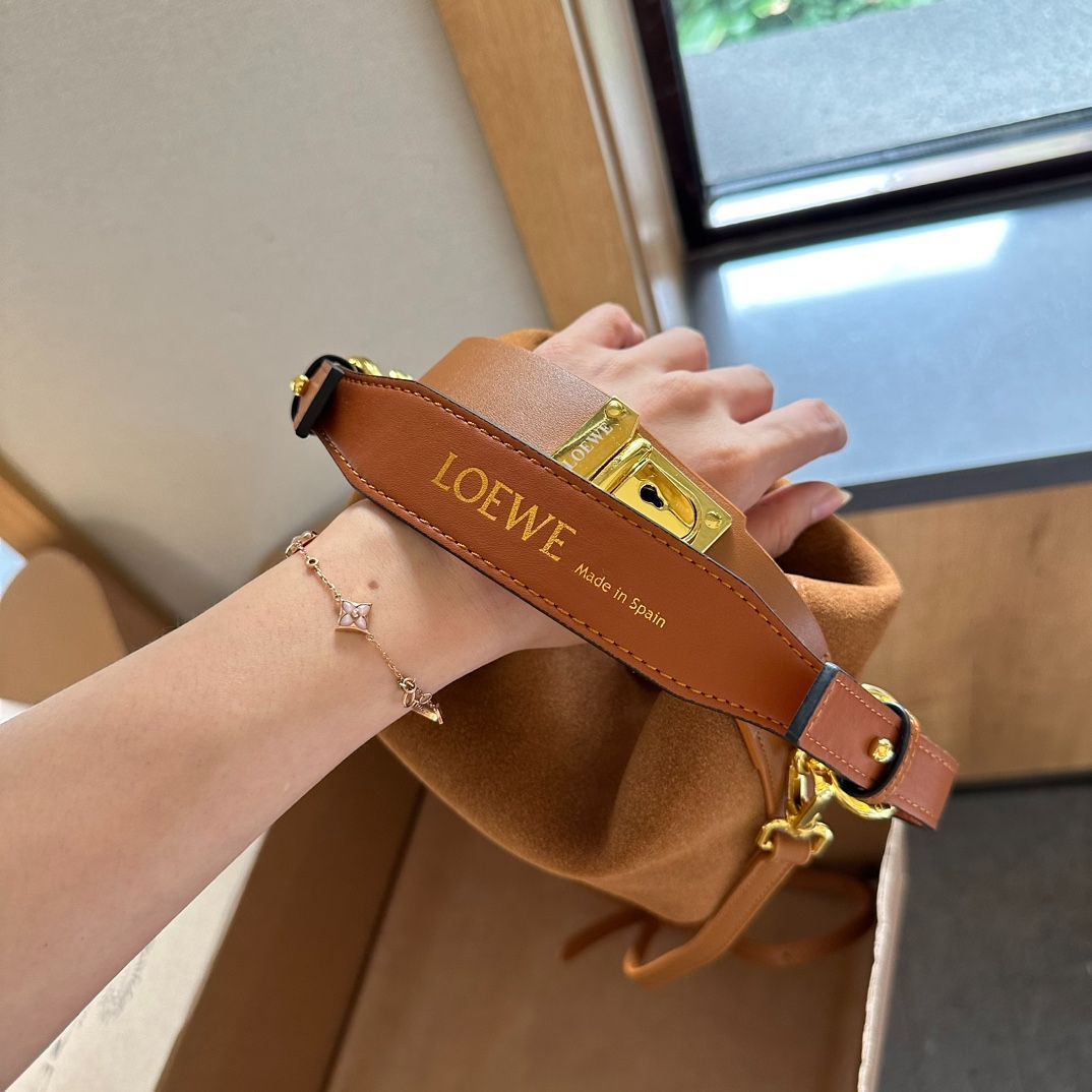 新品 ロエベ Loewe cubi レディースショルダーバッグ 斜めがけ 肩掛け 通勤 旅行 - メルカリ