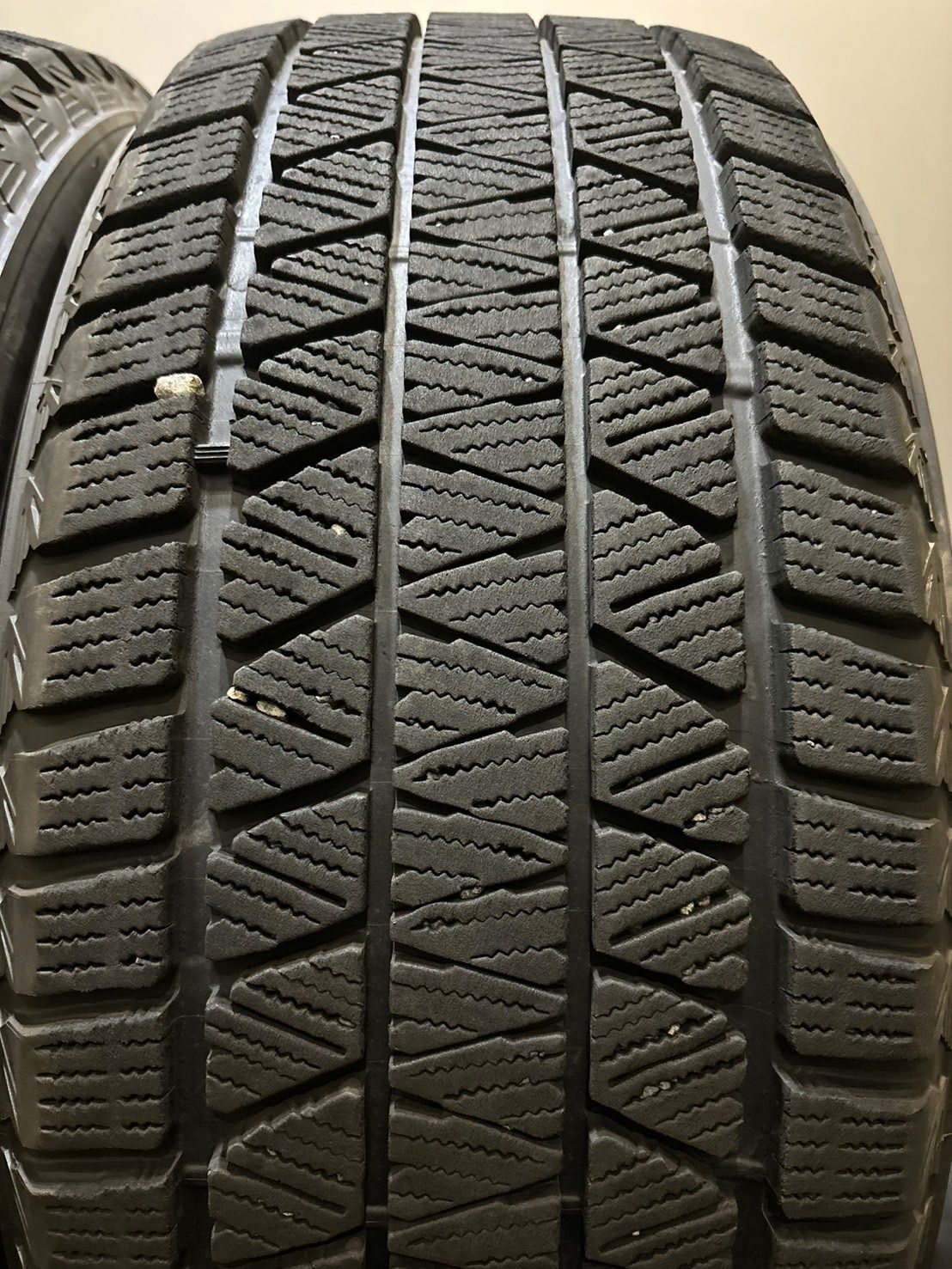255 55R18 BRIDGESTONE DM-V3 19年製 スタッドレス 4本 ブリヂストン ブリザック ポルシェ カイエン アウディ Q7 南10-K279