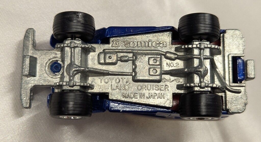 人気アイテムはお早めに TOMY トミカ 黒箱 高島屋特注 トヨタ ランドクルーザー 紺 白屋根 2-2-9 クールな