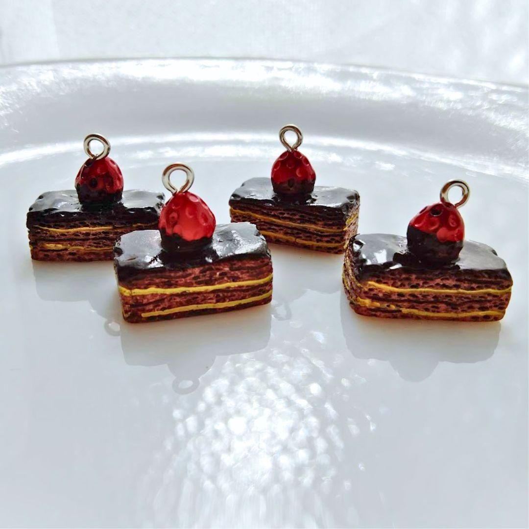 チョコチャーム　ミニチュア　フェイクスイーツ　ガチャ詰めキーホルダー　ケーキ 選べる・金具/無し可】こだわりのショートケーキ・チョコケーキ