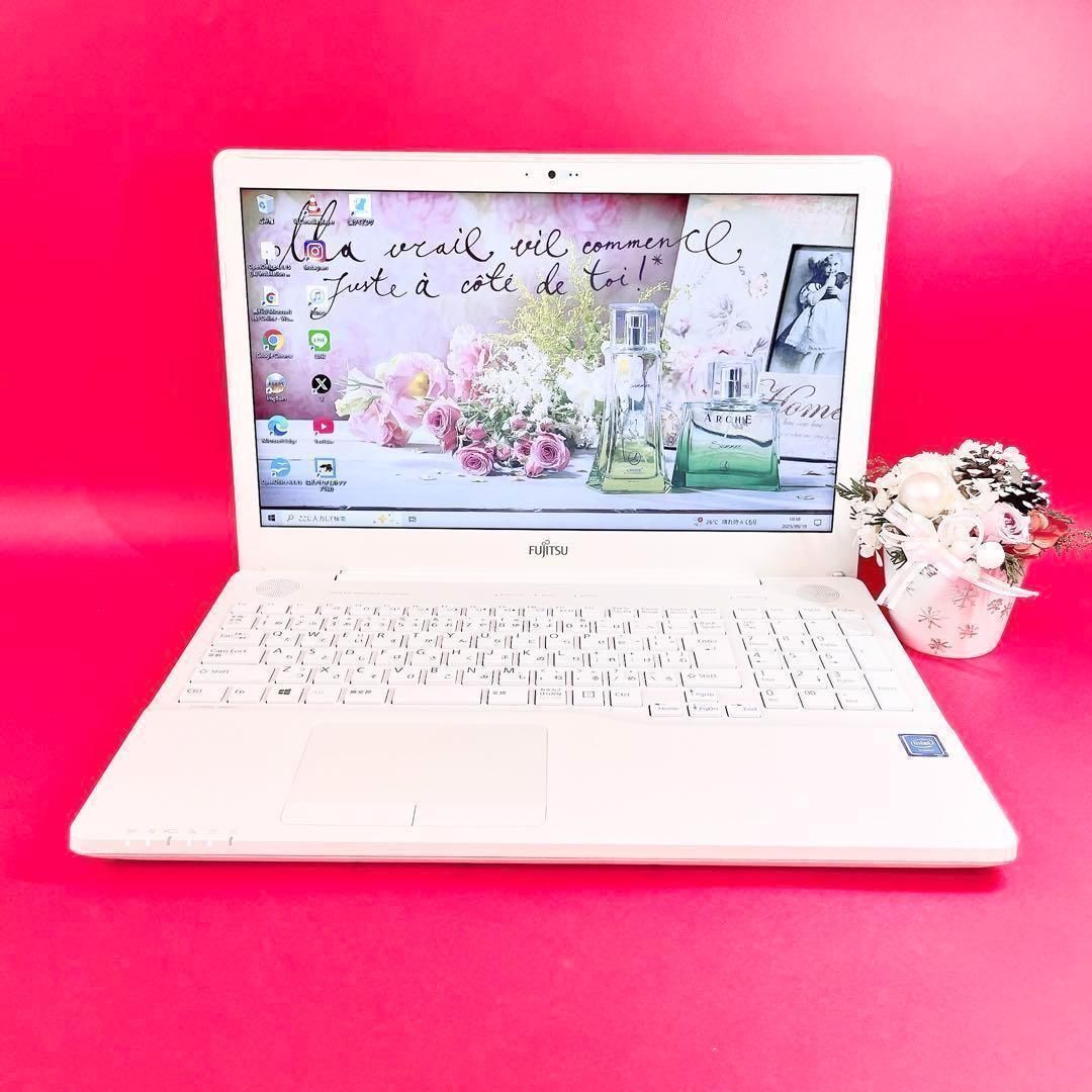 写真や動画の保存におすすめ大容量1TB 薄型ノートパソコン ️テンキー カメラ付き 初期設定済みですぐ使える おしゃれ白 主婦 初心者ぴったり Windows