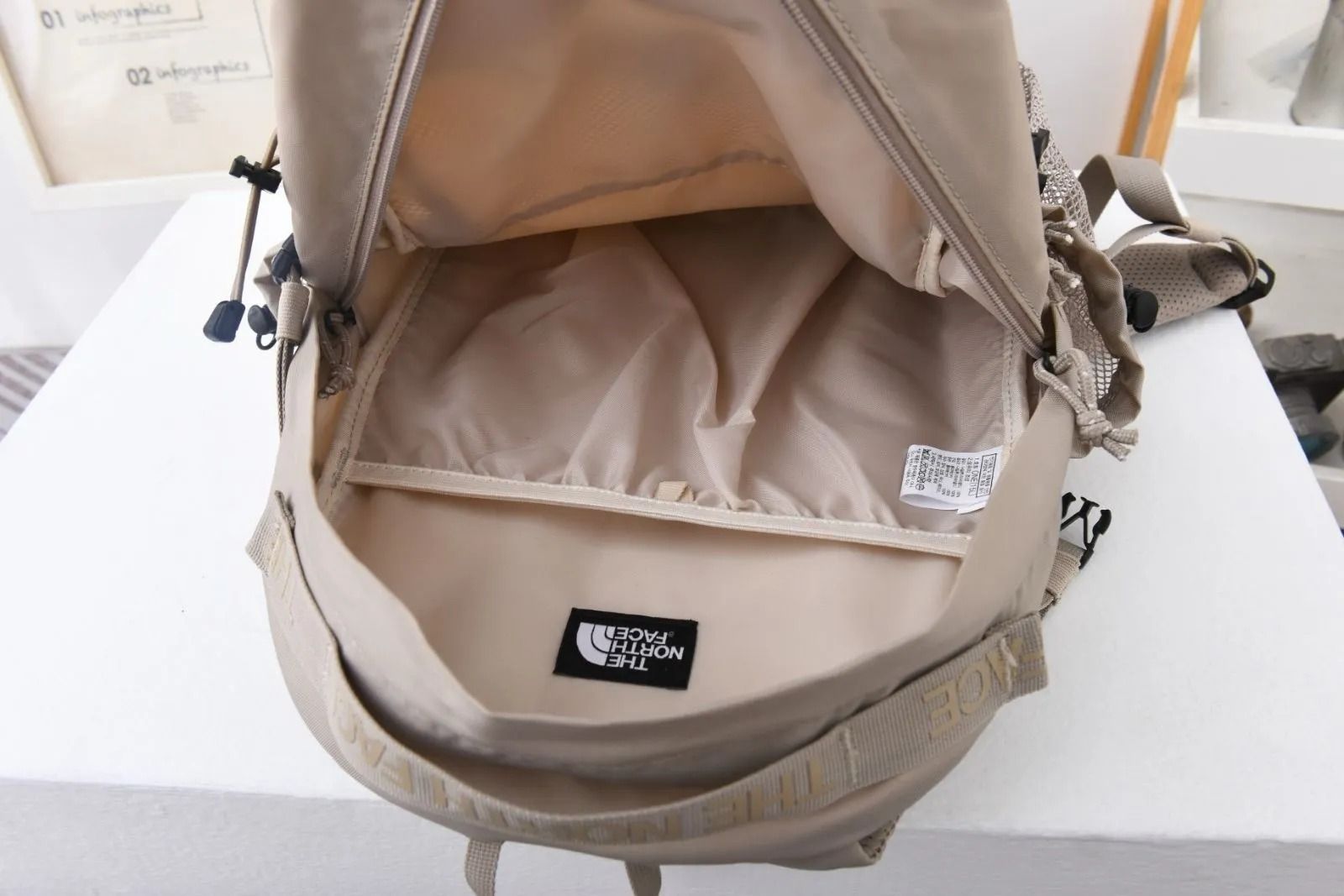 全新品 (ザ・ノースフェイス) THE NORTH FACE バックパック BREEZE LT 15 リュック 15リットル BLACK BEIGE SKYBLUE デイパック ミニパック ロゴ レインカバー リュックサック 通学 通勤 新学期