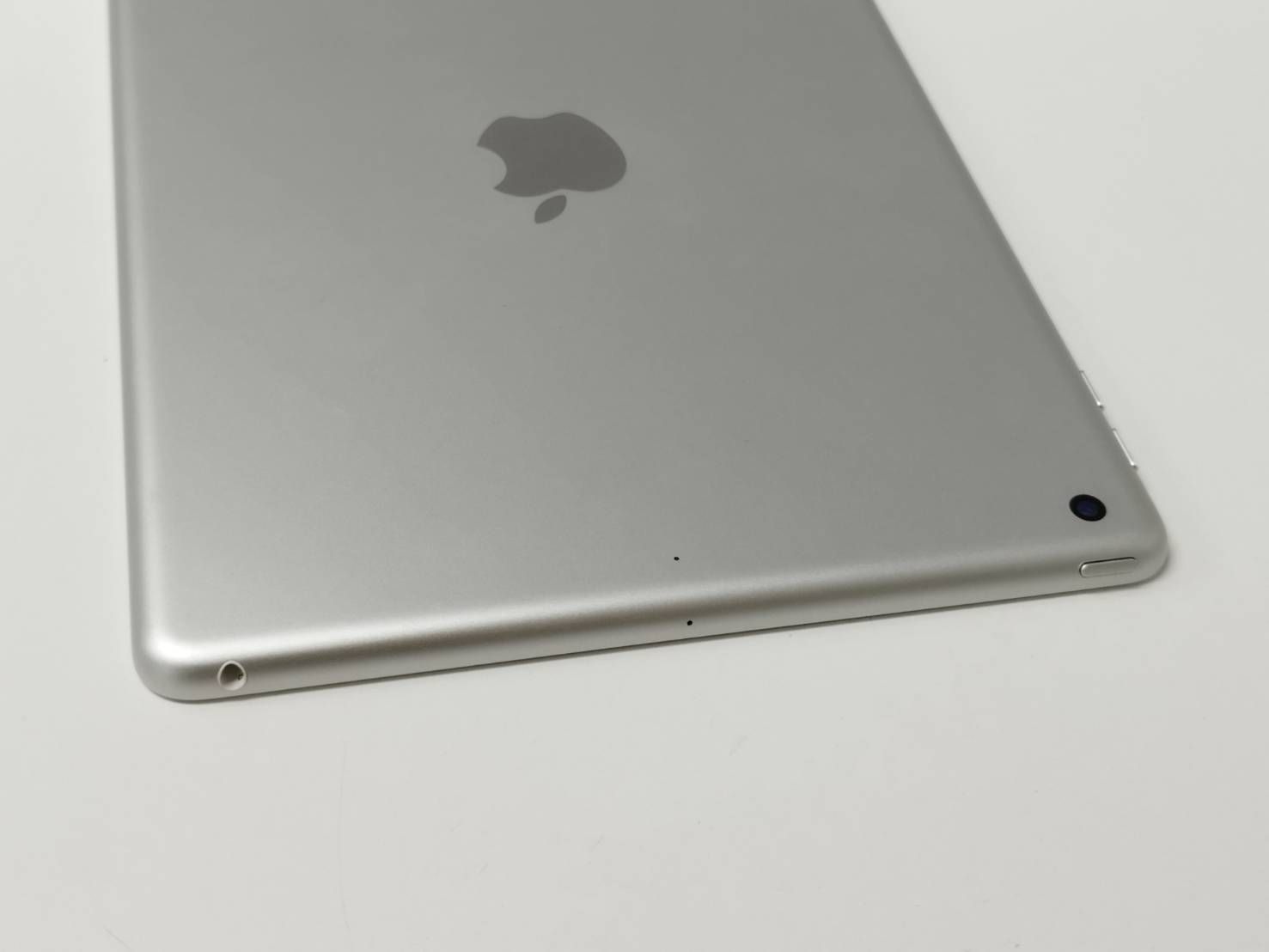 良品】iPad 第6世代/Wi-Fiモデル/32GB/A1893〈MR7G2J/A〉