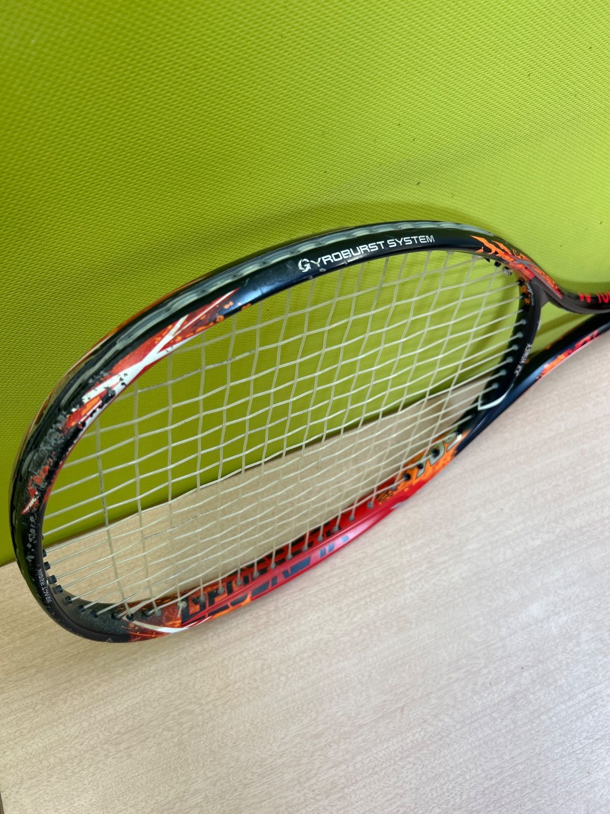 YONEX