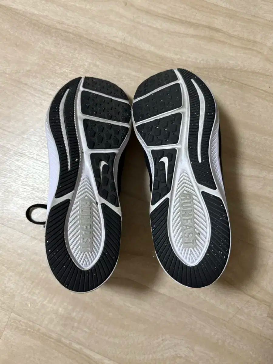 ランニングシューズ