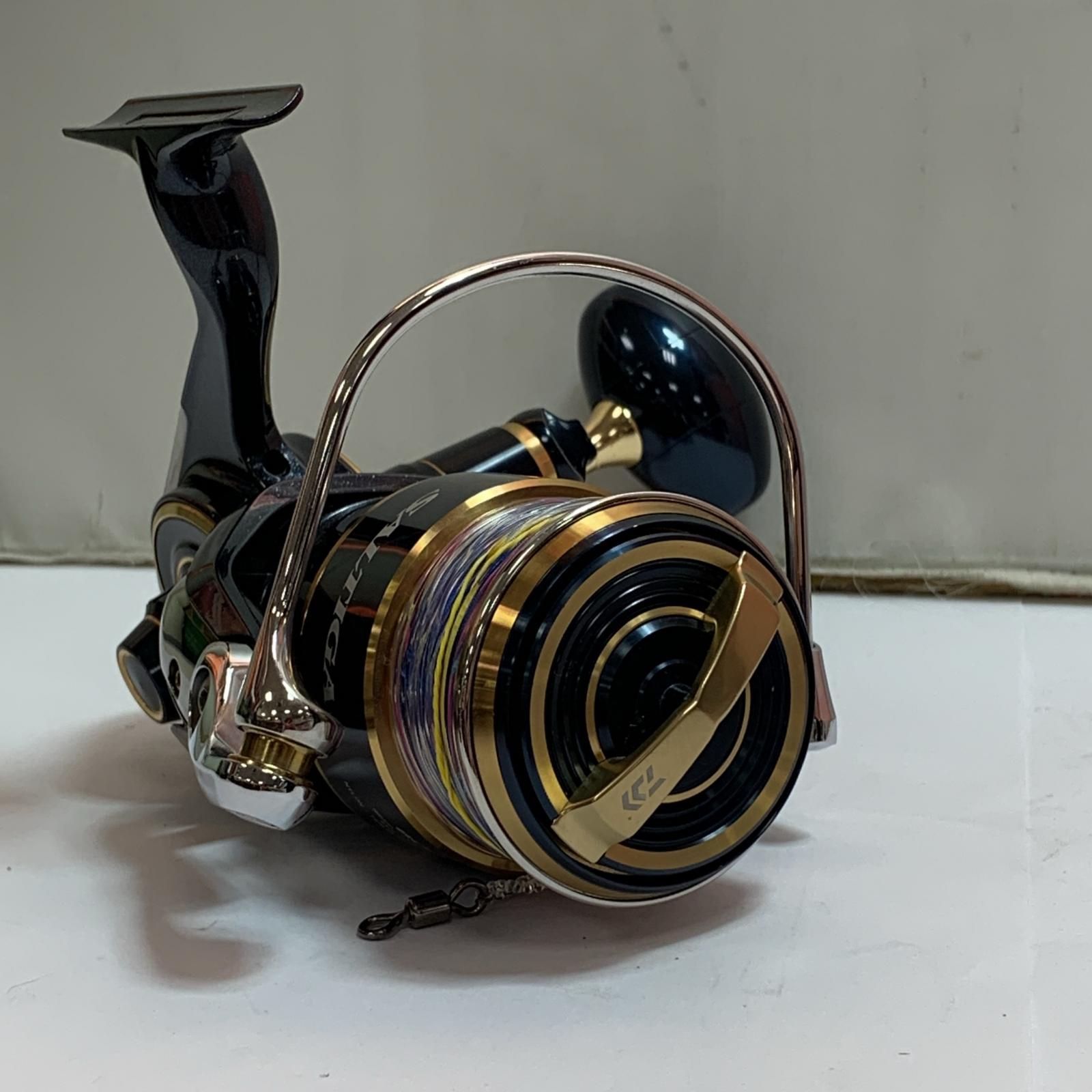 DAIWA - ★★DAIWA ダイワ  20ソルティガ8000H キズ有  スピニングリール　箱、ポーチ付 00065002 DAIWA ダイワ 20ソルティガ8000H キズ有 スピニングリール 箱