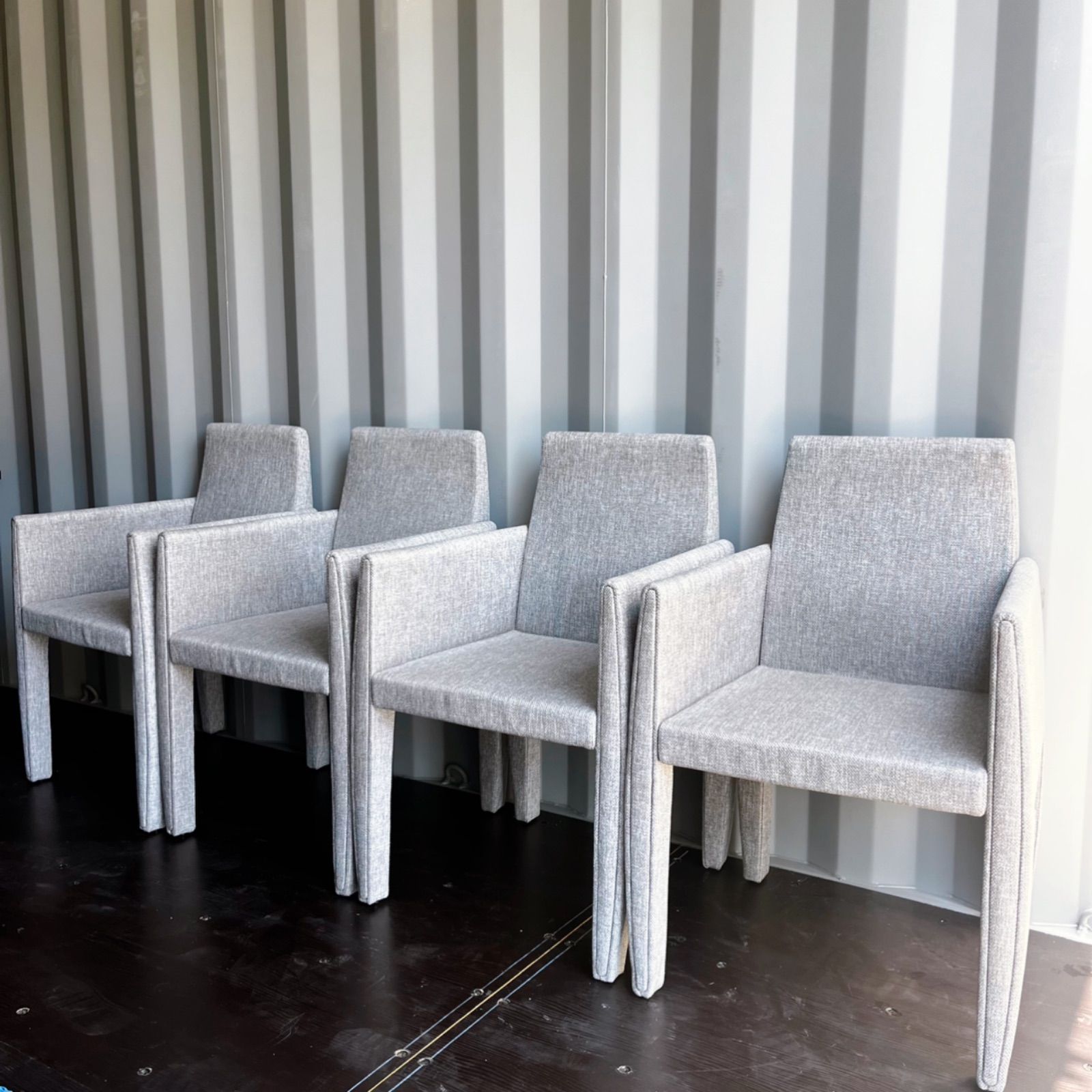 取付無料！アルフレックス FE エフィー グレーファブリックダイニングチェア４脚 取付無料！アルフレックス FE エフィー グレーファブリックダイニング