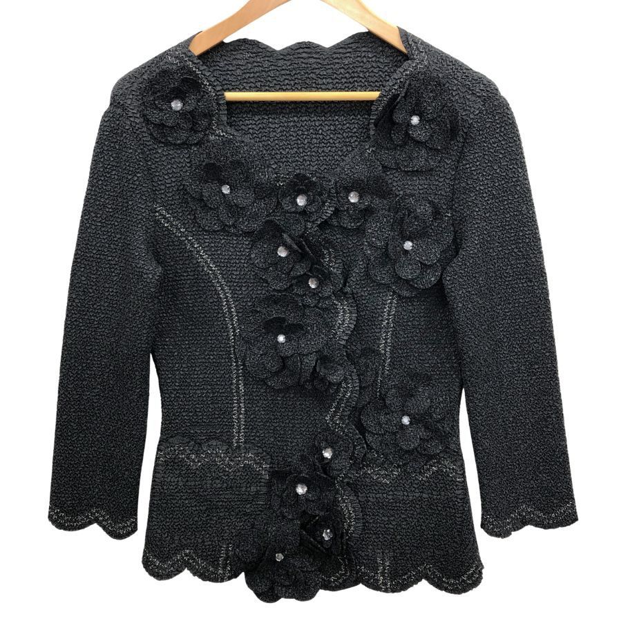 ノコオーノ プリーツ加工 フラワー付きジャケット ブラック