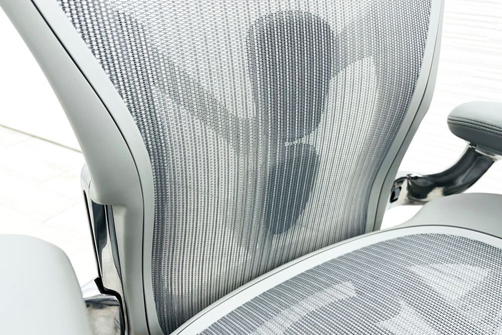 ハーマンミラー アーロンチェア リマスタード Bサイズ フル装備 Herman Miller オフィス家具 ポリッシュドアルミニウムベース ミネラル レザーアーム A000003226 MARWIL-DEMENAGEMENTS_CH