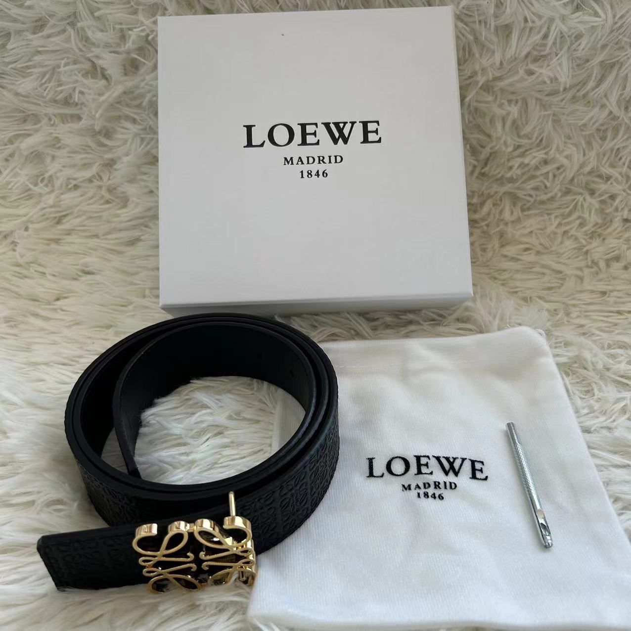 LOEWE ロエベ Repeat Anagram レザーベルト