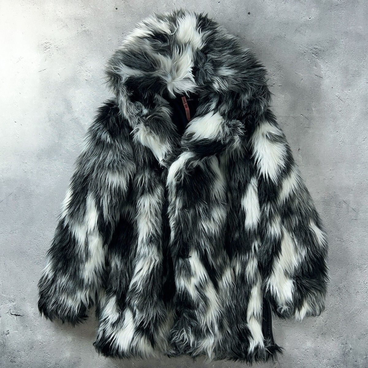 よ*♪様 シヴァーライズ　フェイクファーパーカー CIVARIZE（シヴァーライズ）の「『CIVARIZE』ファー付き厚手裏毛