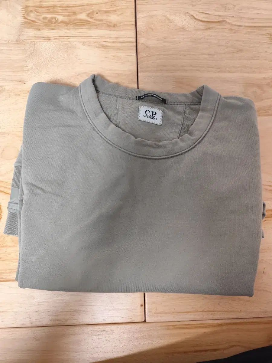 C P カンパニー カーキ ポケット 長袖 Tシャツ