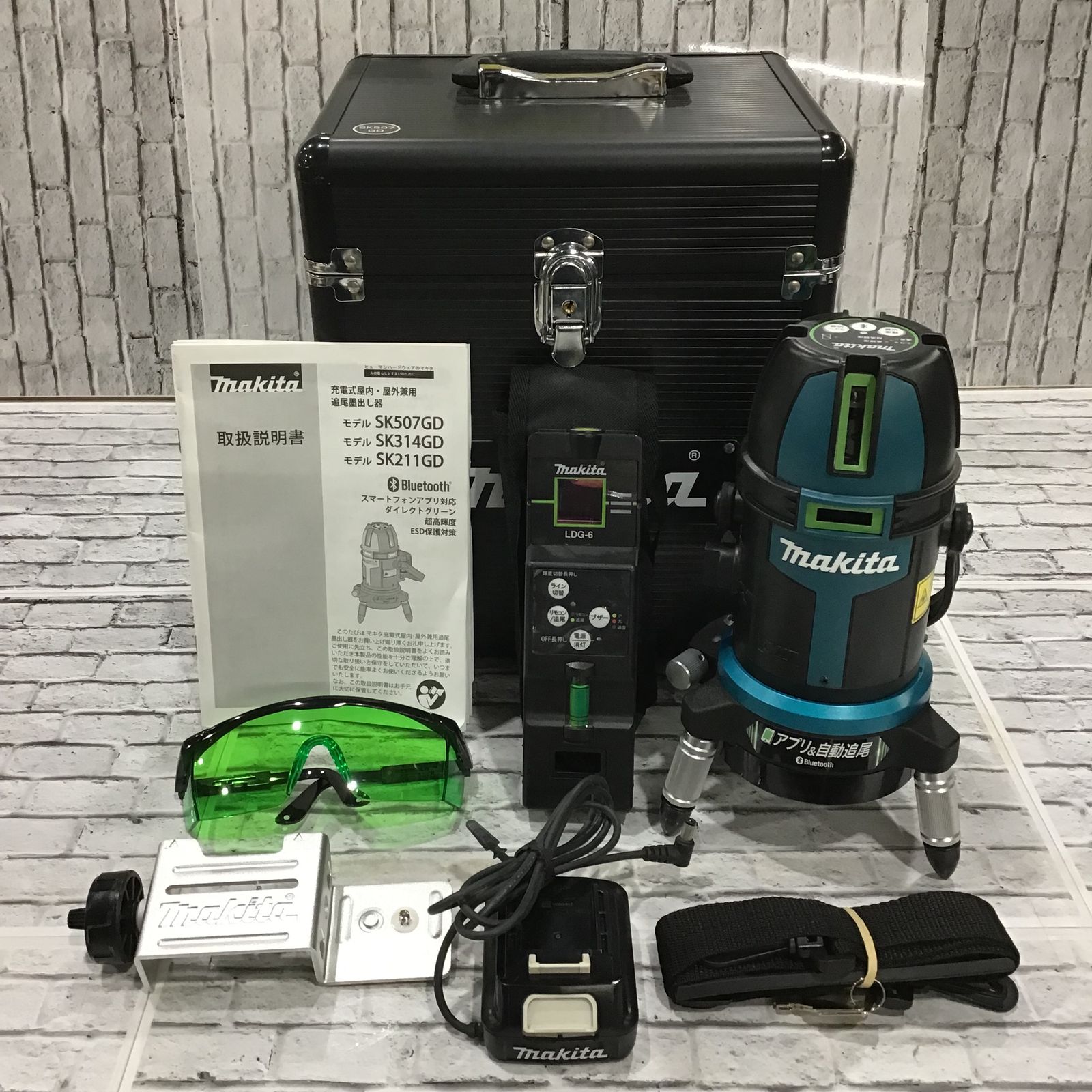 Makita マキタ 充電式屋内・屋外兼用レーザー墨出し器 SK40GD 【公式通販】