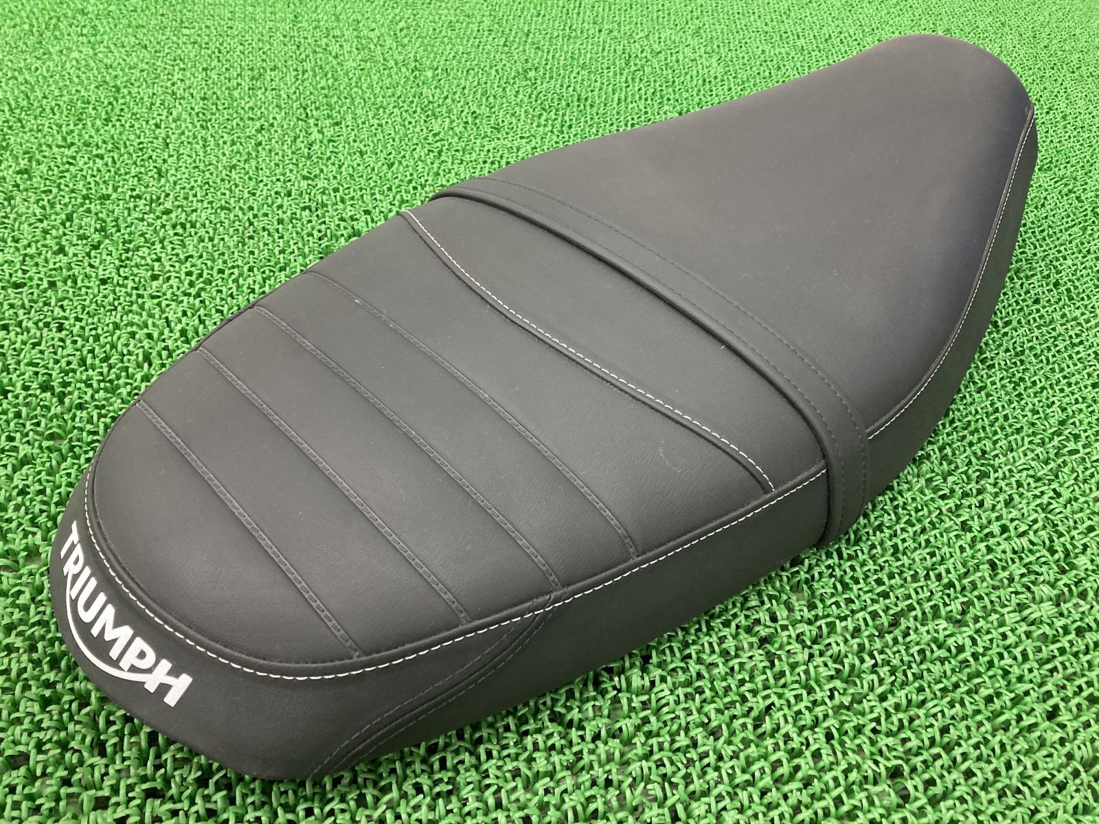 トライアンフ（TRIUMPH）スピードツイン1200 純正 2308719 スピードツイン1200 シート 2308719 トライアンフ(TRIUMPH) 純正 中古