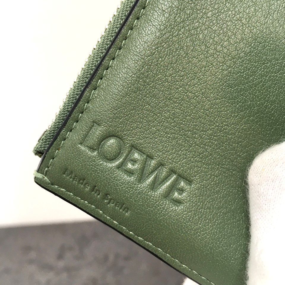 送料込み！ 未使用品 LOEWE コンパクトウォレット グリーン アナグラム  