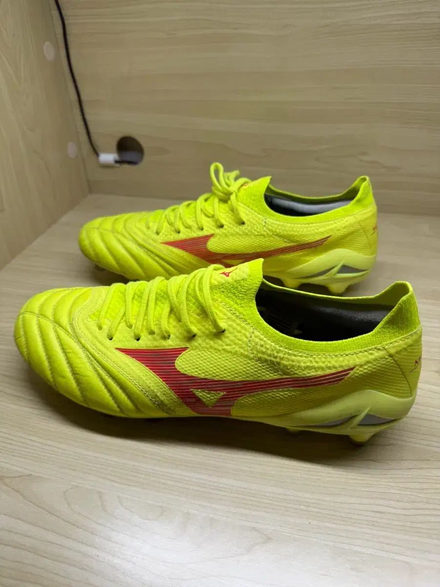 ミズノ　モレリア　ネオ サラ　ベータ　TF 26.5 新品 MIZUNO ミズノ モレリア NEO SALA β JAPAN TF(ホワイト×グリーン