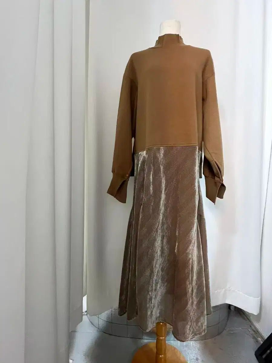 2020年 SYSTEM ニート ベルベット プリーツ ロング ONE PIECE