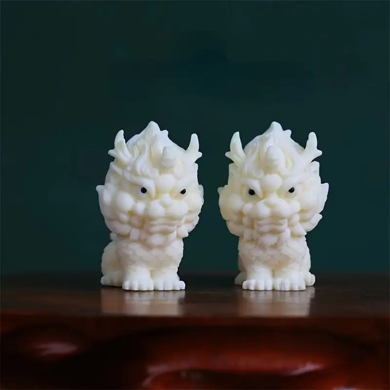 富と繁栄を象徴するアンティーク調の「一角獣＆財宝獅子」ミニ置物セット -