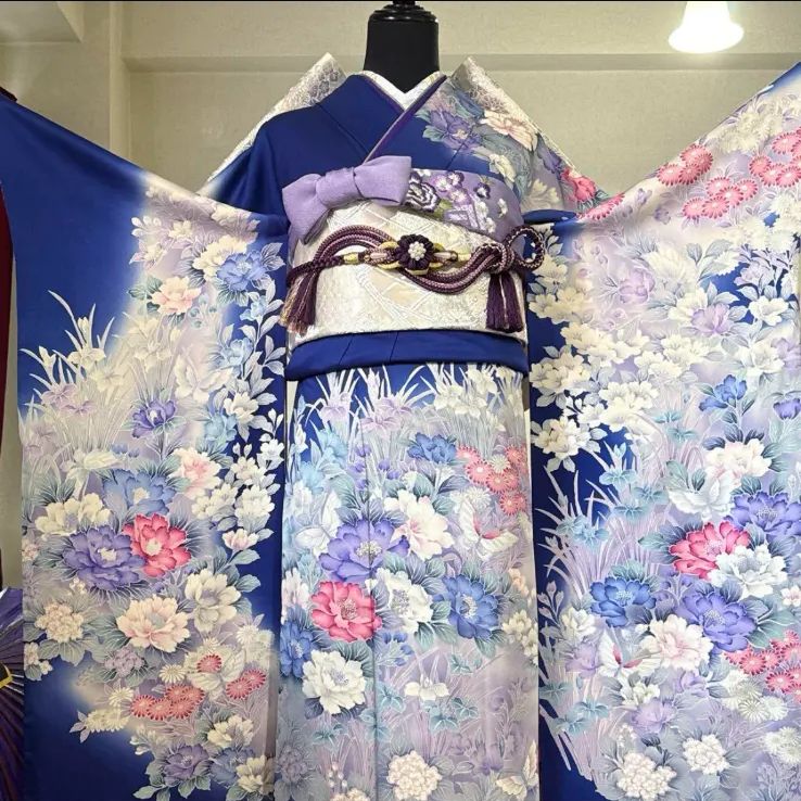 振袖フルセット(7点)・青色・古典柄・金駒刺繍・牡丹花文・舞蝶