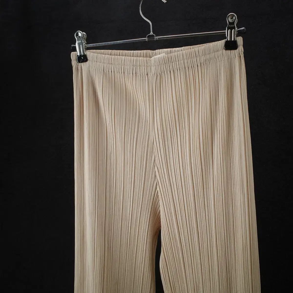 インチ PLEATS