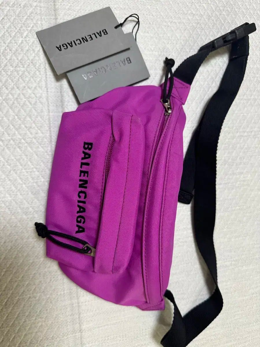BALENCIAGA