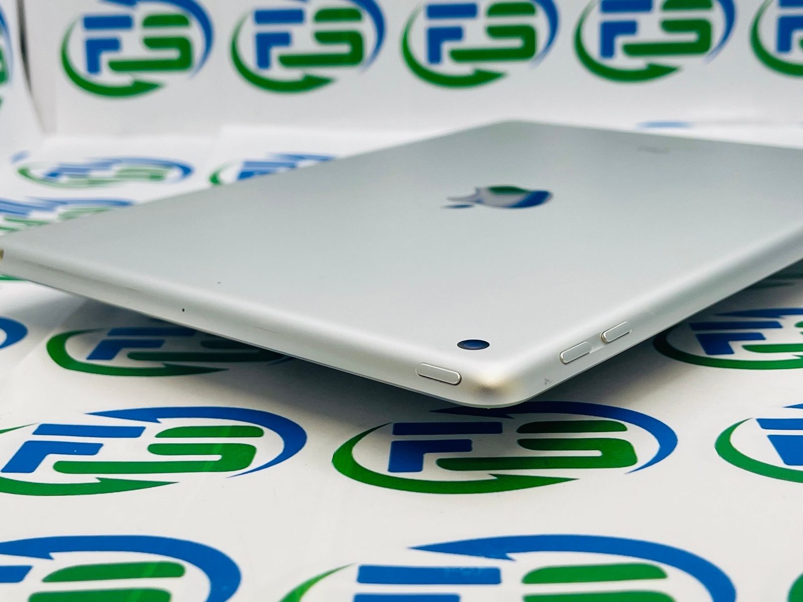 iPad 第6世代 Wi-Fi 32GB シルバー MR7G2J/A A1893 送料無料
