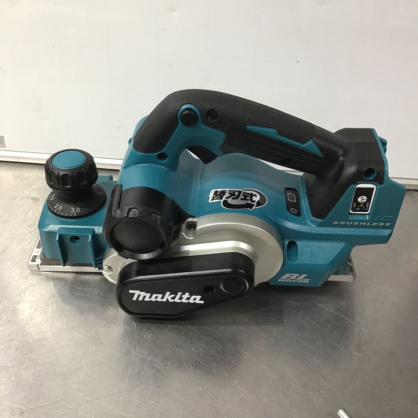 捧呈 マキタ(makita) 1台 本体のみ KP180DZ 82mm 青
