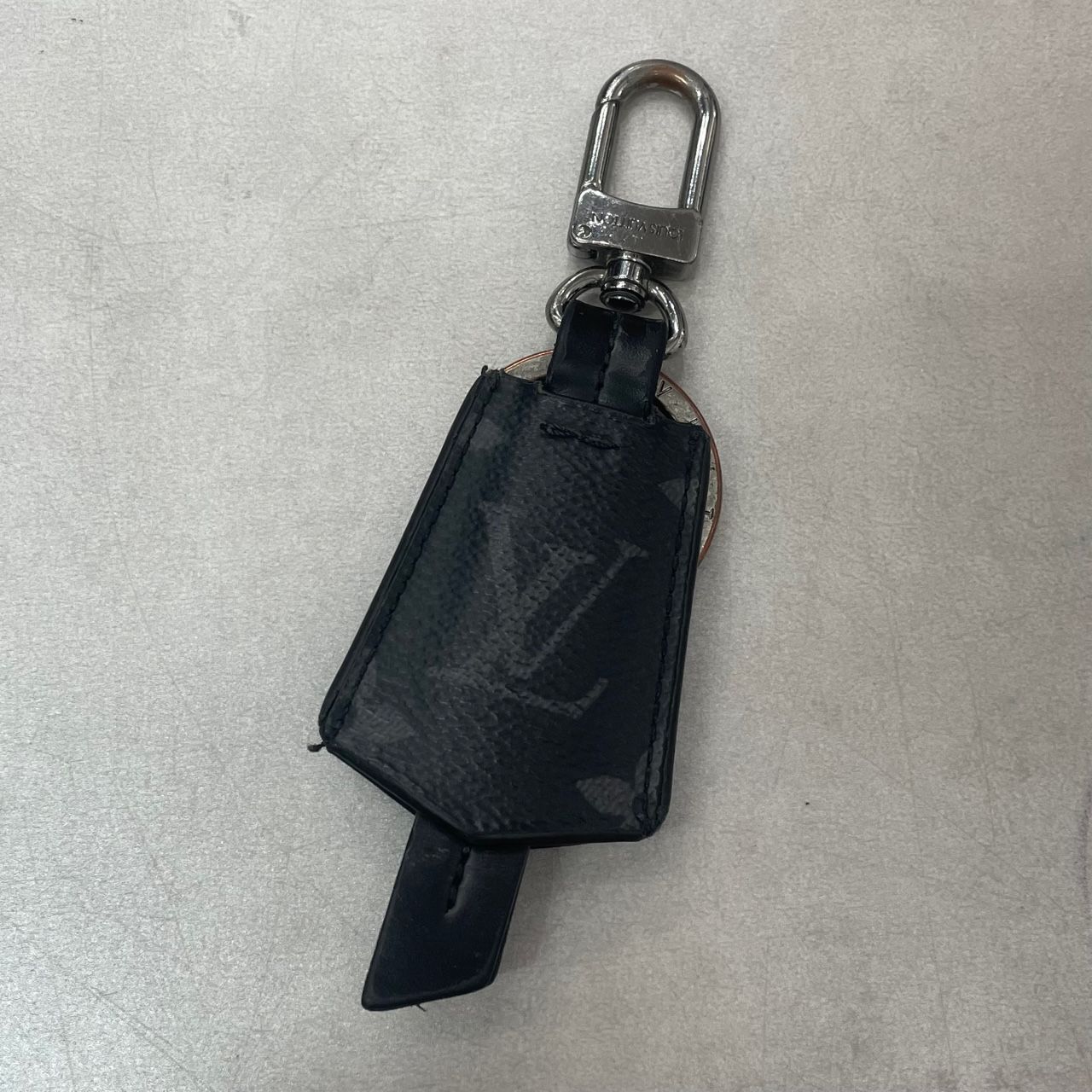 LOUIS VUITTON モノグラムエクリプス ポルトクレ クロッシュ