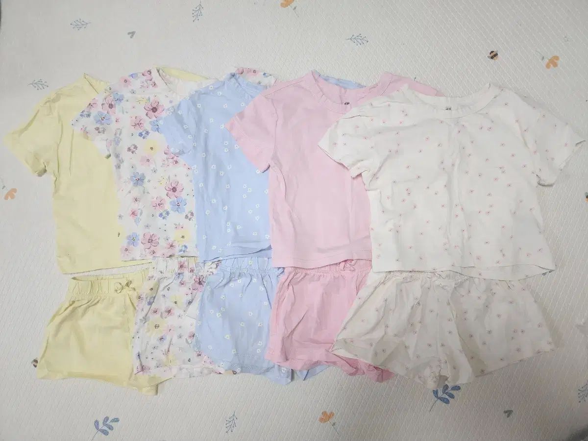 H ＆ M 女児 半袖 上下セット セット サイズ 1 ー 2Y