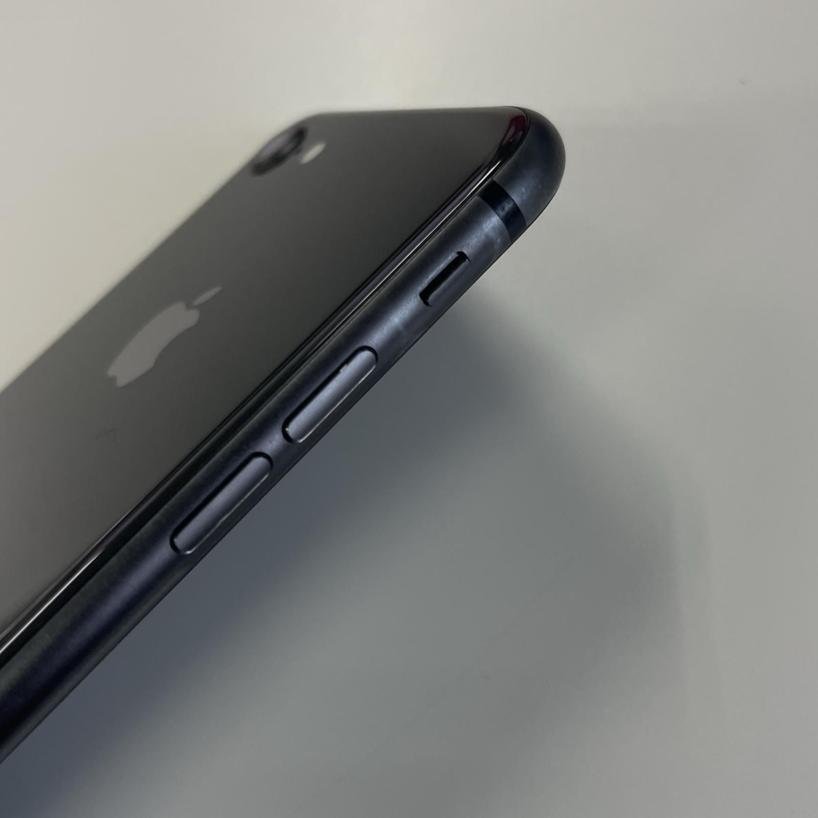 docomo iPhone 8 64GB スペースグレイ