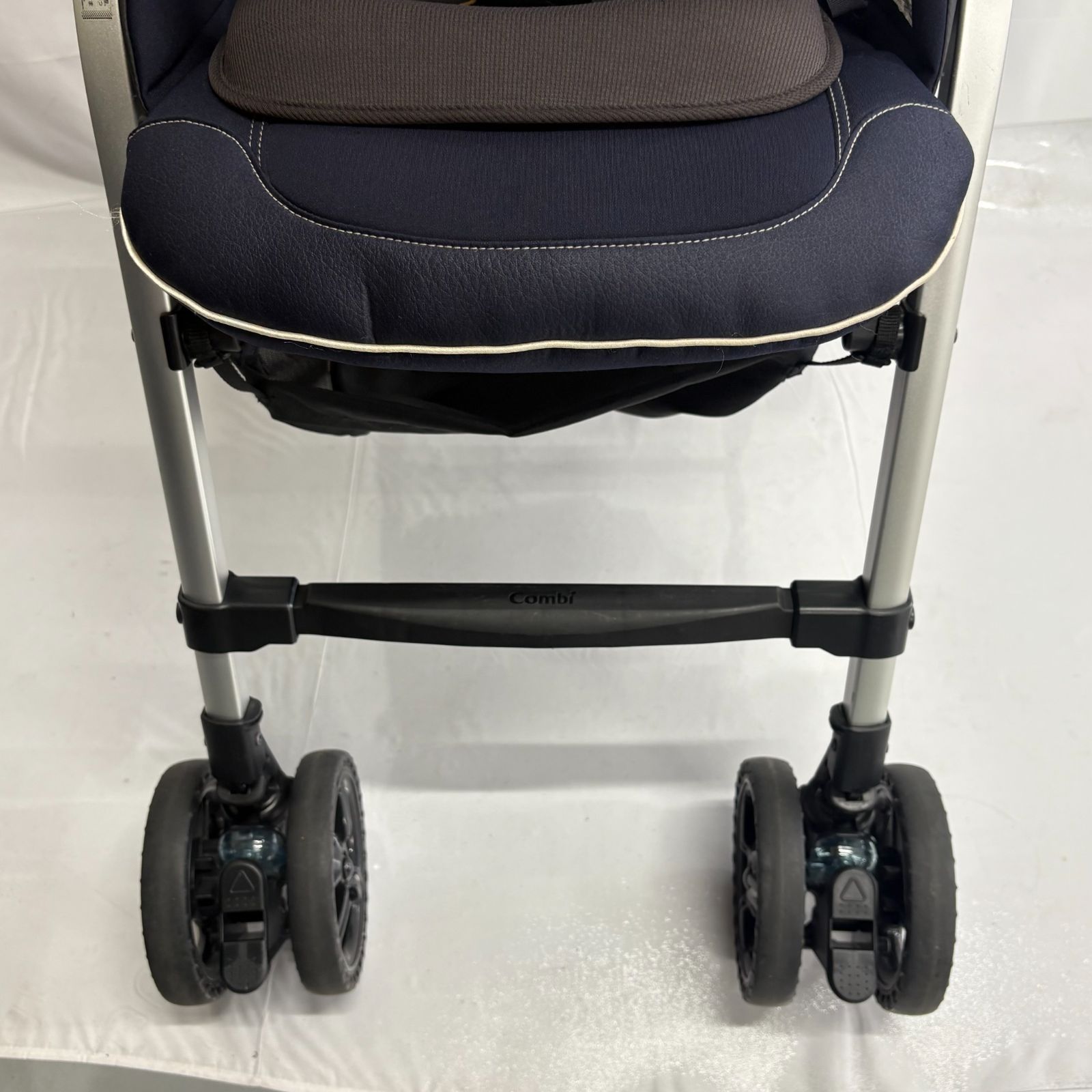 ✨超美品✨ コンビ ディアクラッセ オート 4キャス エッグショック ネイビー Combi 【SALE】コンビ ディアクラッセ オート4キャス エッグ