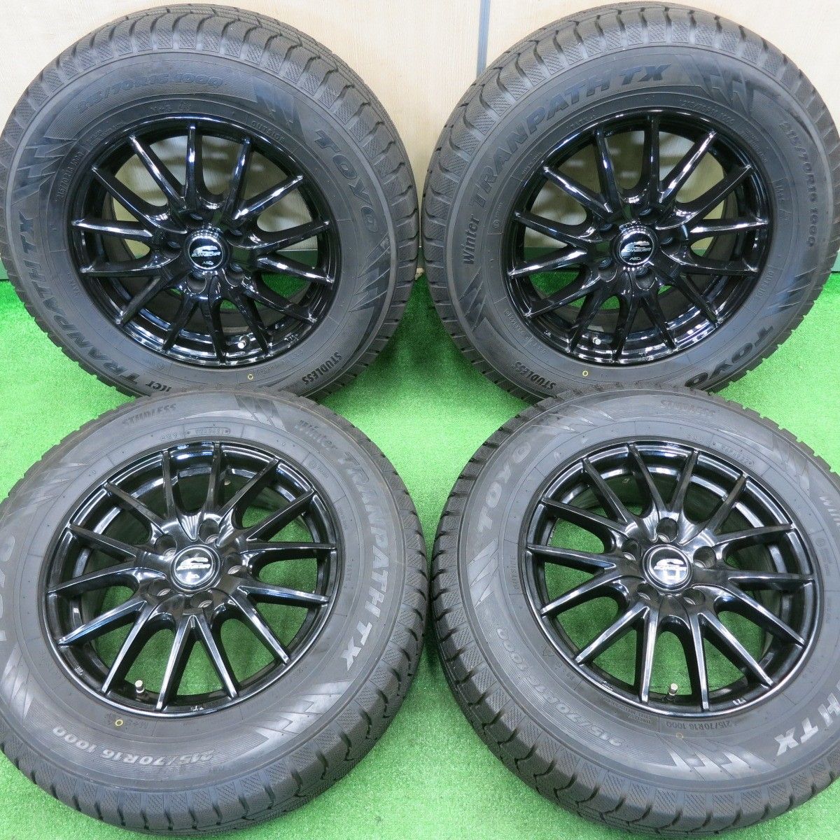 [送料無料] バリ溝！22年！キレイ！9.5分スタッドレス 215/70R16 トーヨー ウインター トランパス TX SCHNEIDER MiD シュナイダー 16インチ PCD114.3/5H4112102NJス