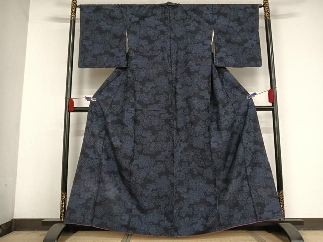 平和屋着物●結城紬　吉祥草花文　正絹　逸品　AAAV9157np 平和屋着物○結城紬 吉祥草花文 正絹 逸品 AAAV9157np - メルカリ