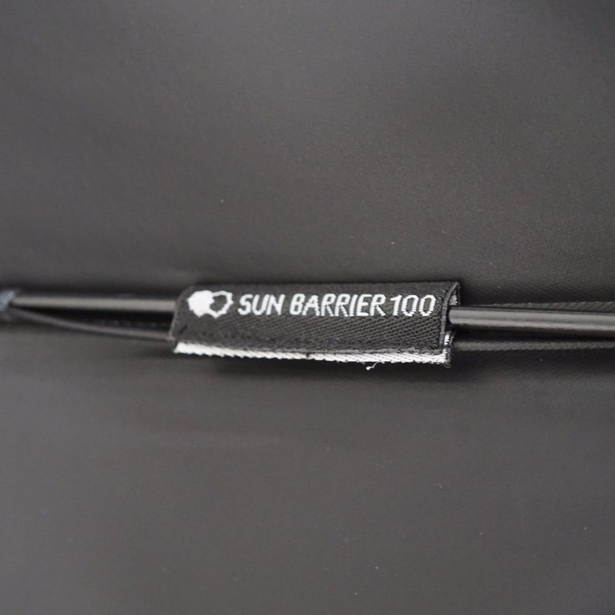 サンバリア100 完全遮光折日傘 USED品 2段折 キューブ ホワイト