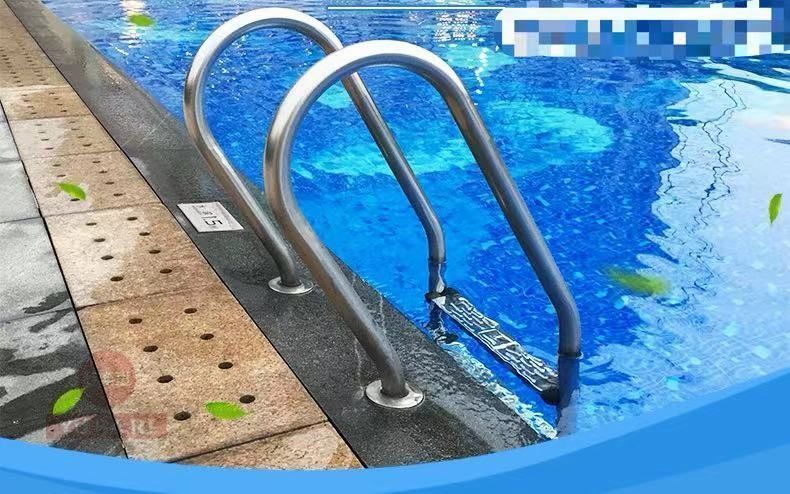 3つの滑り止めのステップと手すりを備えたステンレス鋼のプールドック-便利で実用的
