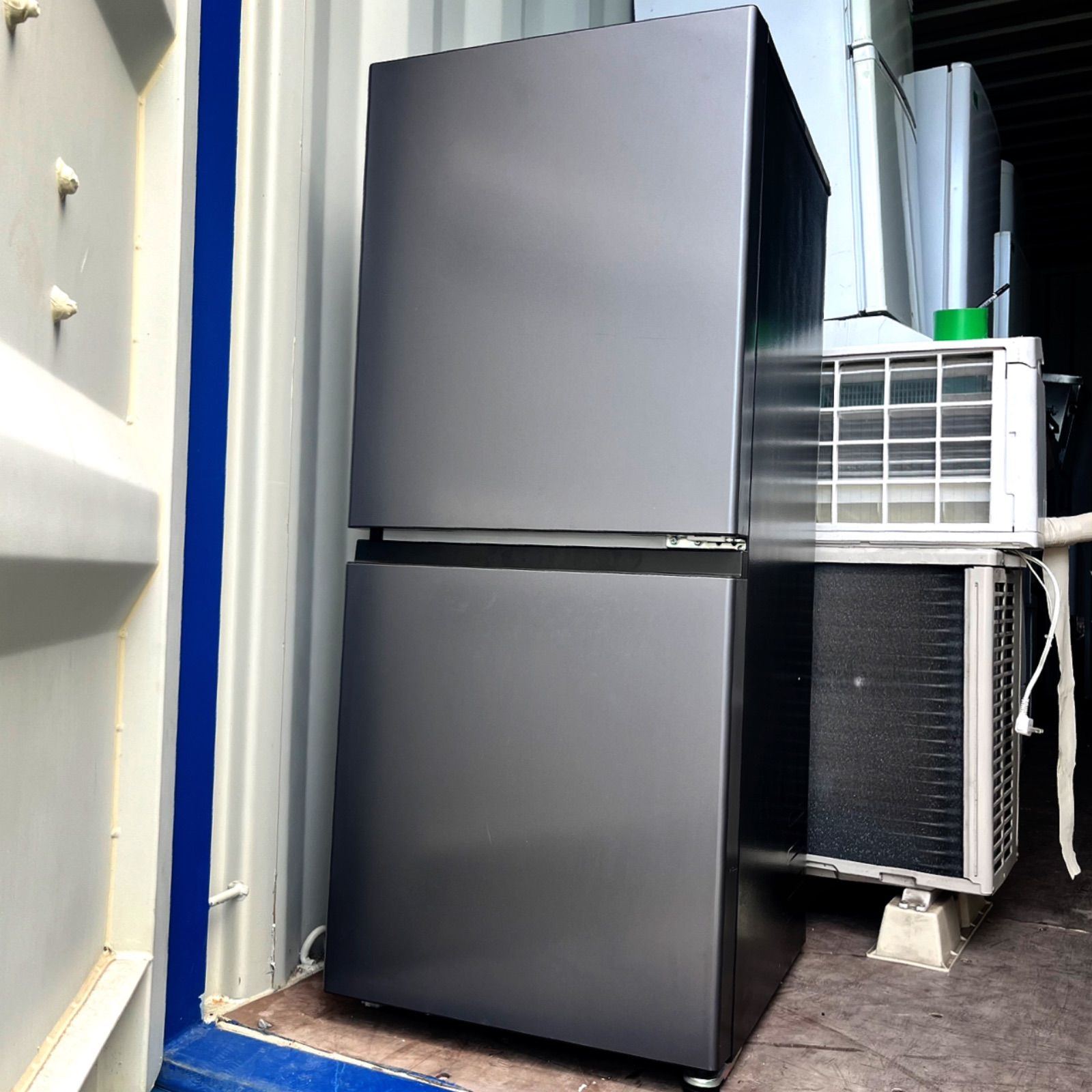 取付無料！コンパクト便利サイズ スタイリッシュダークシルバー冷蔵庫