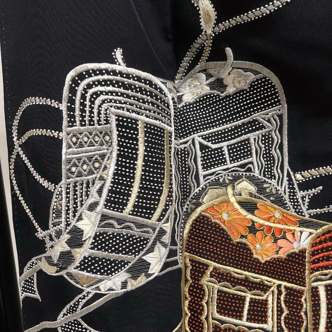 黒留袖　刺繍　相良刺繍　金糸　銀糸　水引　梅花　御所車　着物　054a d 黒留袖 刺繍 相良刺繍 金糸 銀糸 水引 梅花 御所車 着物 054a d