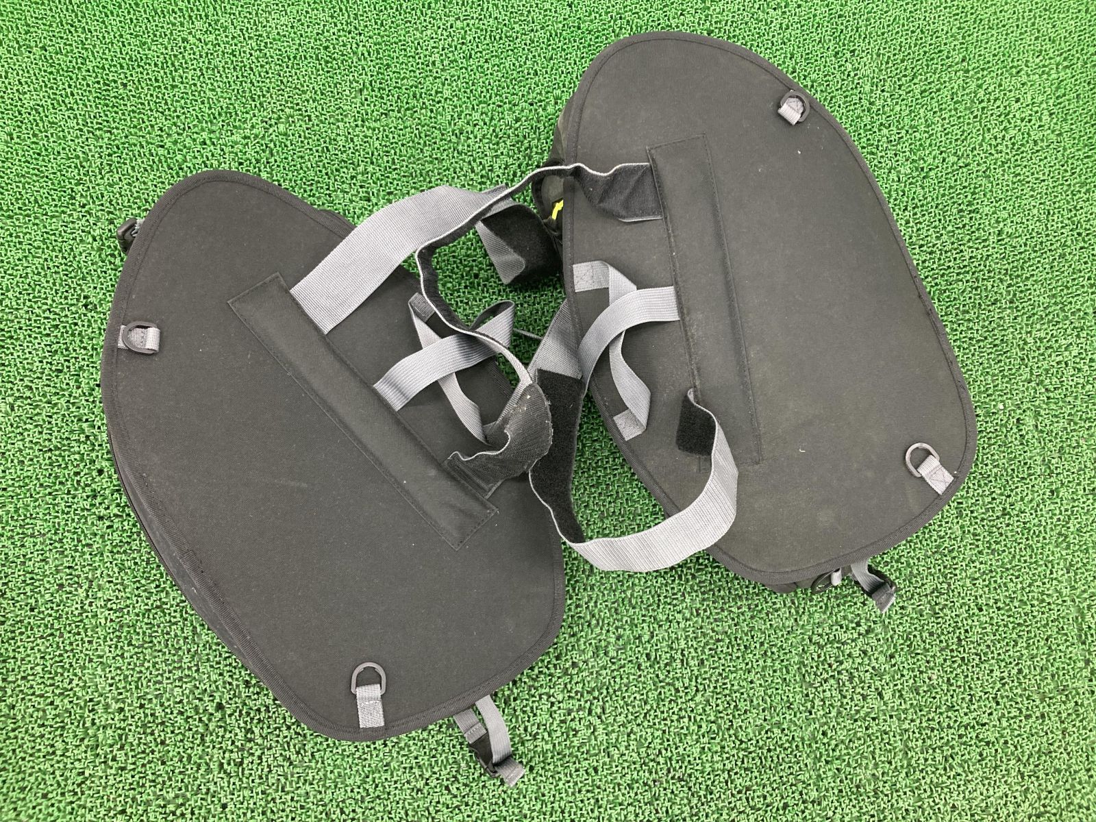 GIVI製 サイドバッグ 左右 94355 社外 中古 バイク 部品 EA100B