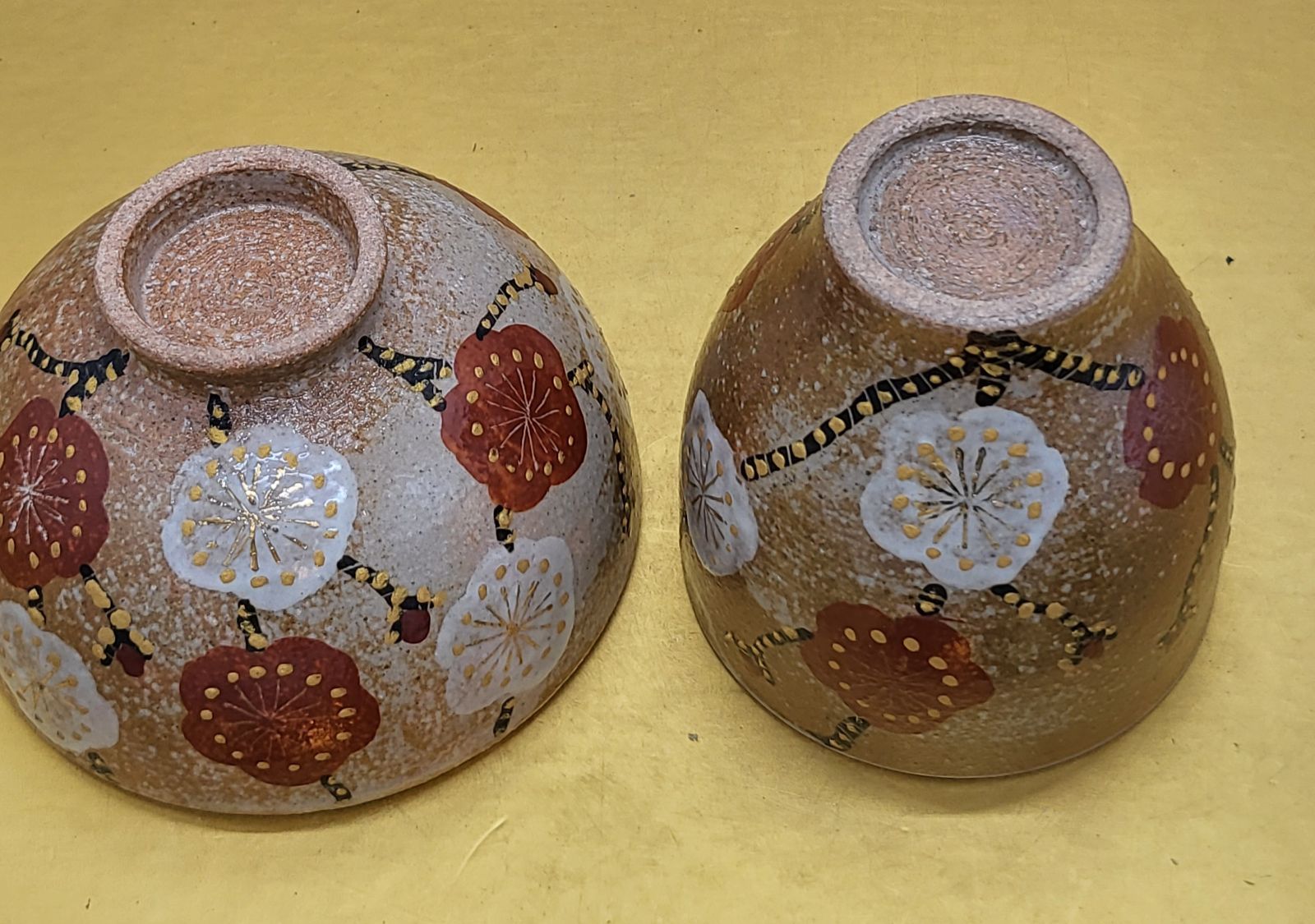 黒田一楽作　御本手色絵梅図お茶碗、湯呑揃いみ