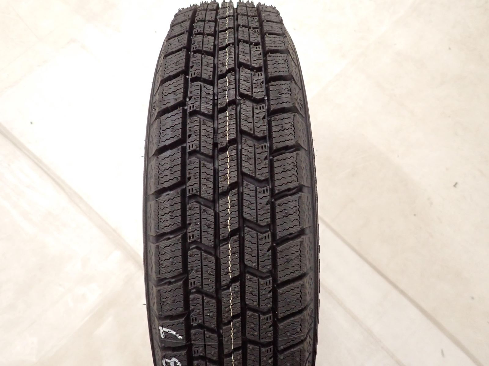冬 新品 2023年製 4本SET 会社宛 送料無料 145/80R12×4J 80/78 LT トーヨー DELVEX M935 NO,D4554 冬新品 2024年製 4本SET 会社宛送料無料 145⁄80R12×4J 80⁄78 LT