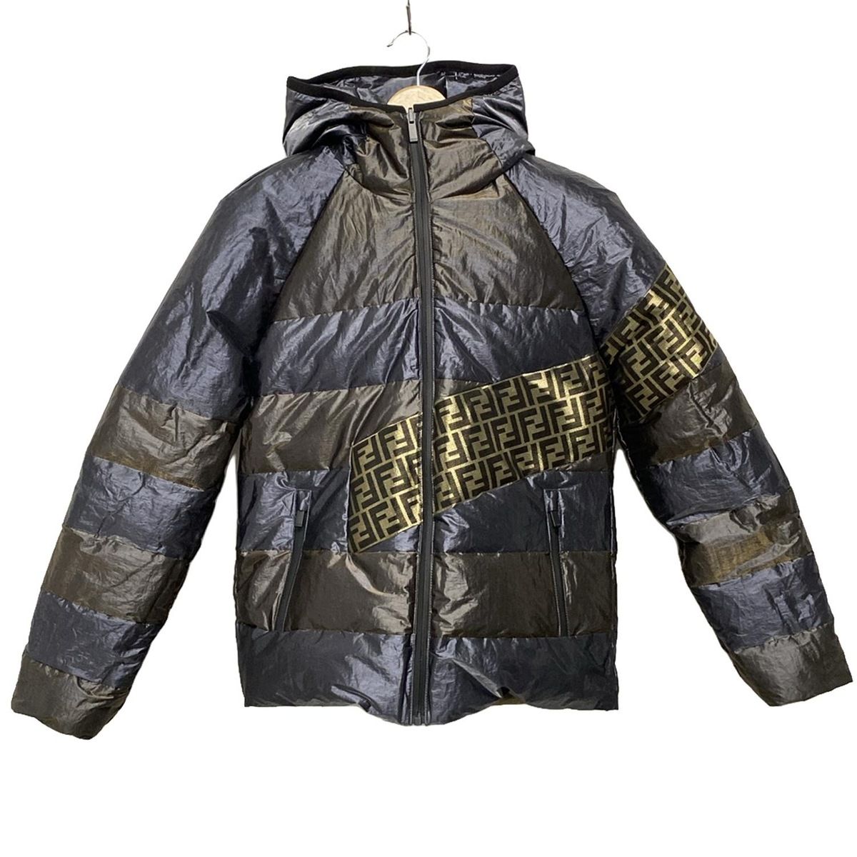 極美品 FENDIフェンディ ズッカ柄リバーシブルダウン 極美品・人気モデルFENDI☆ズッカ ダウンベスト フルジップ