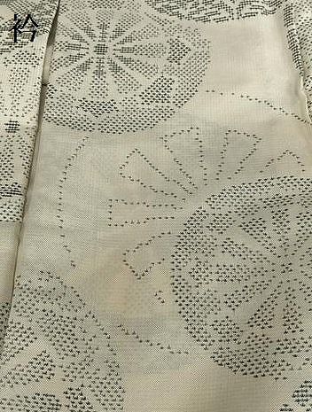 平和屋着物○本場大島紬 白大島 9マルキ 源氏車文 正絹 逸品  