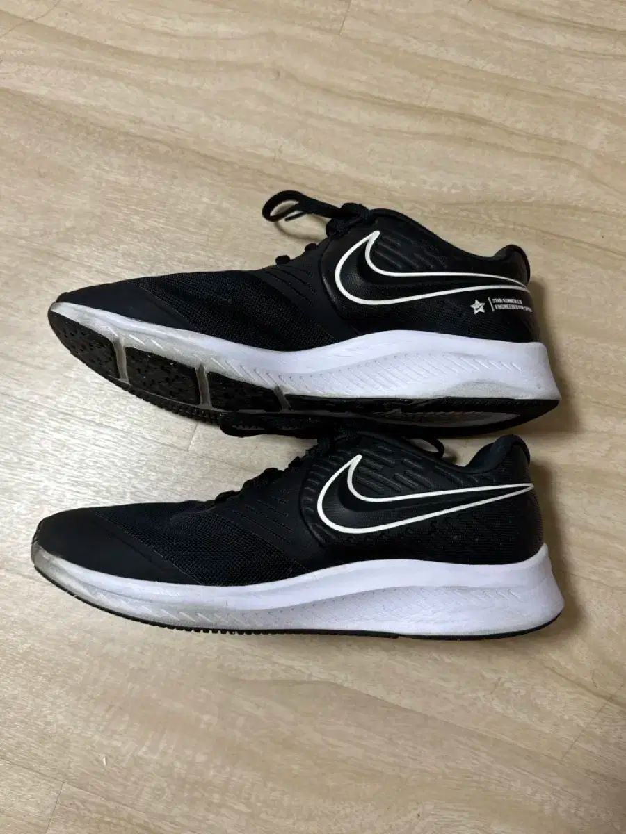 ランニングシューズ