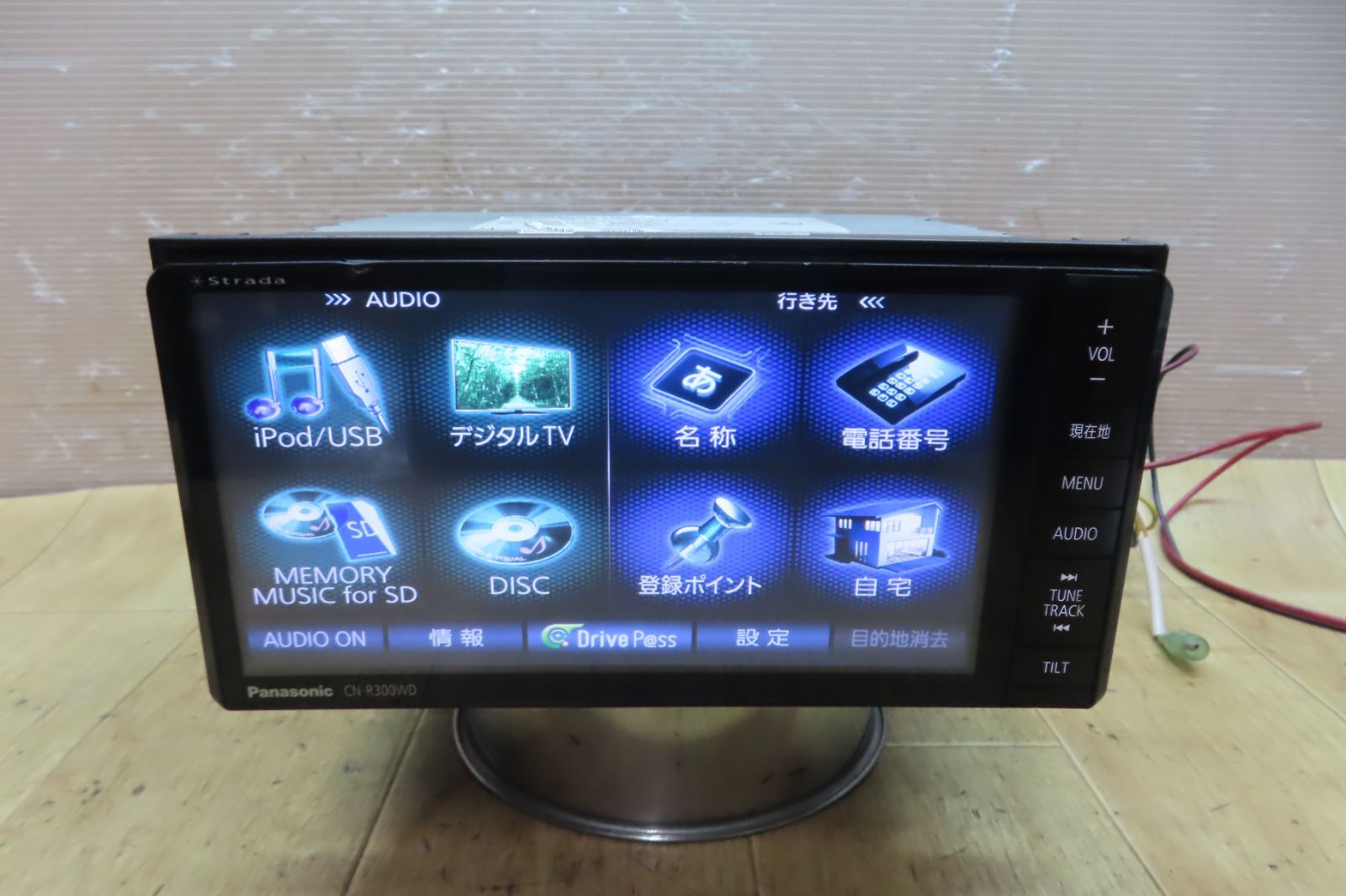 【☆程度良好☆】 付 F3851 パナソニック CN-R300WD SDナビ 地図2013年 地デジフルセグ内蔵 Bluetooth内蔵 CD DVD再生OK 本体のみ