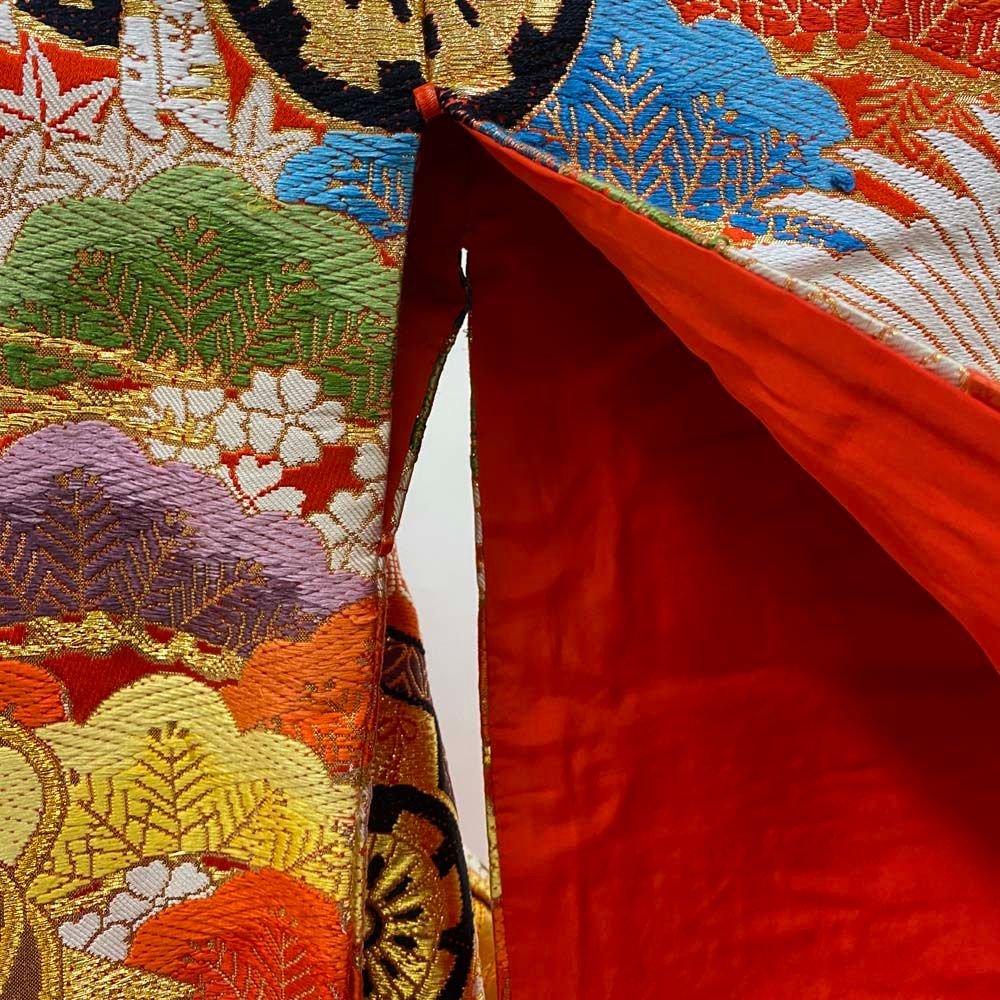 色打掛ﾚﾝﾀﾙ254黒赤 刺繍 四季花 | 着物レンタルの京都かしいしょう