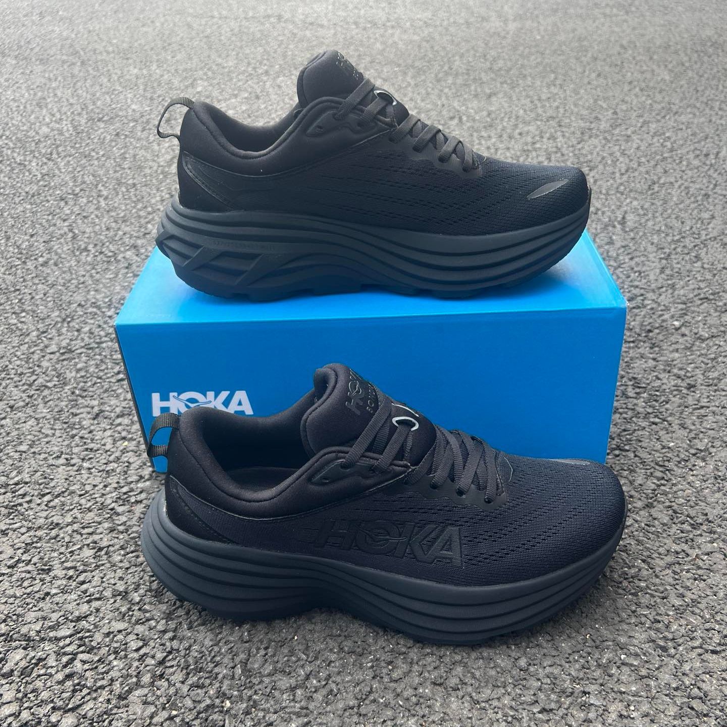 HOKA最上級のクッション性を誇る定番モデルBONDIが全面刷新