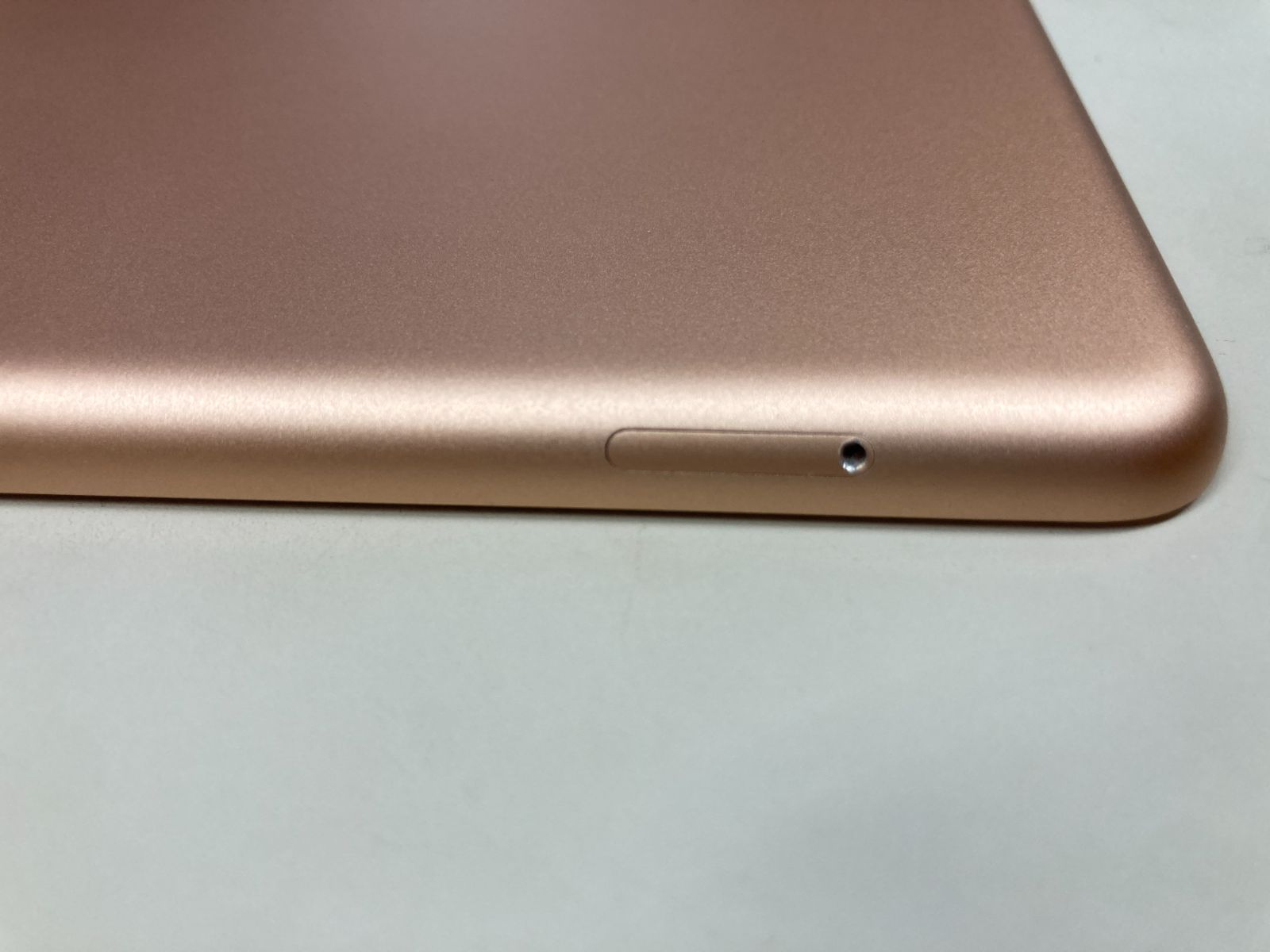 新品同様/電池100%】iPad 第6世代 32GB ゴールド SIMフリー - メルカリ